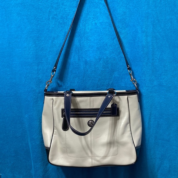Coach Handbags - Pre-loved Coach Laura Tote